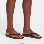 Men IQUSHION Ergonomic Flip Flops Fitflop 882F203 Black - Image 2