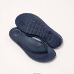 Men IQUSHION Ergonomic Flip Flops Fitflop 882F205 Midnight Navy - Image 5