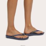 Women IQUSHION Ombre Sparkle Flip Flops Fitflop 882F17 Midnight Navy - Image 2